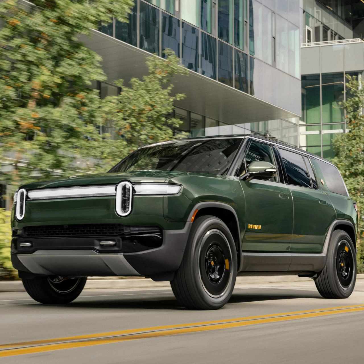 Rivian R1S